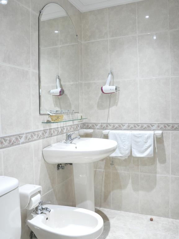 Hostal Paz Gondomar Rum bild
